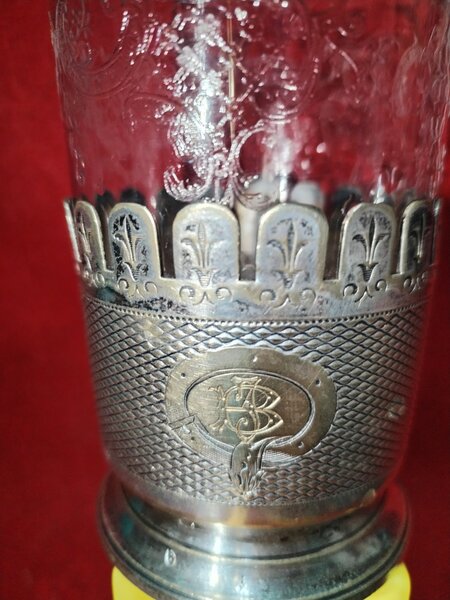 Pahar din cristal cu suport argintat si blazon aurit
